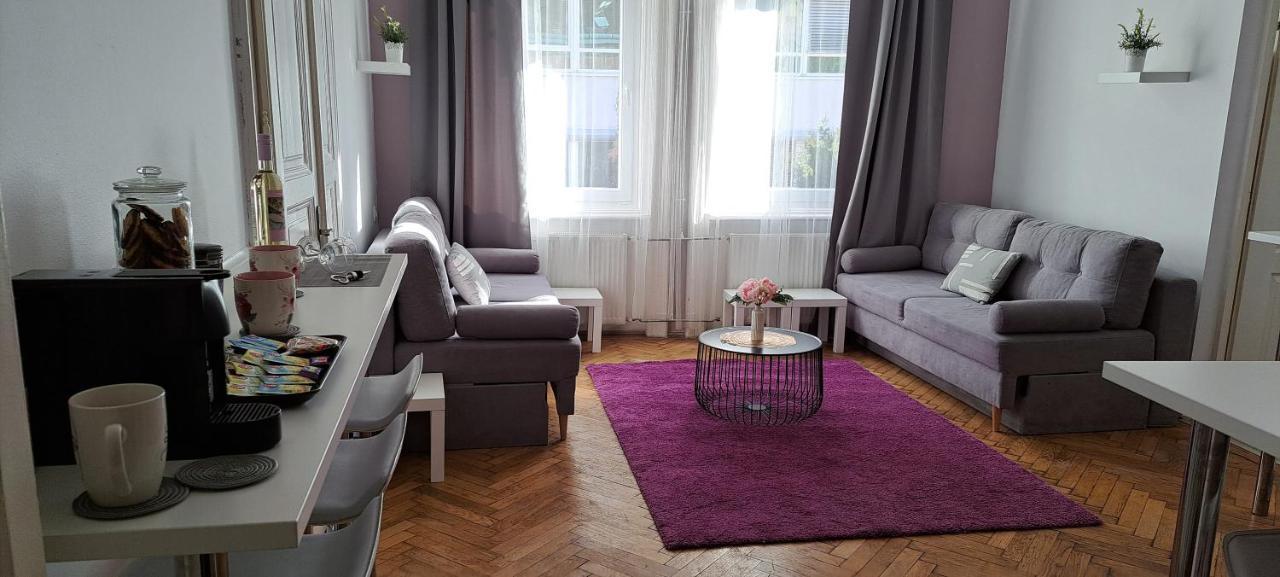 Sweet 16 Apartment In The Party District Budapest Eksteriør billede